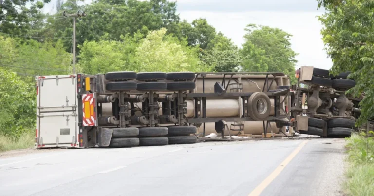An image showing commercial truck accident in Duluth, GA.